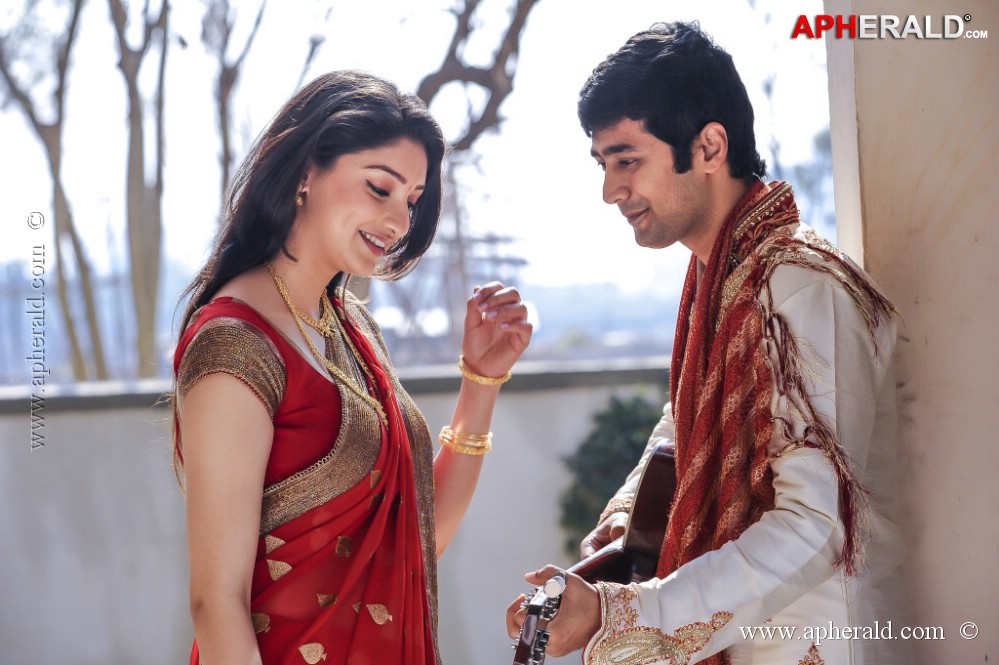 Nenem Chinna Pillana New Stills