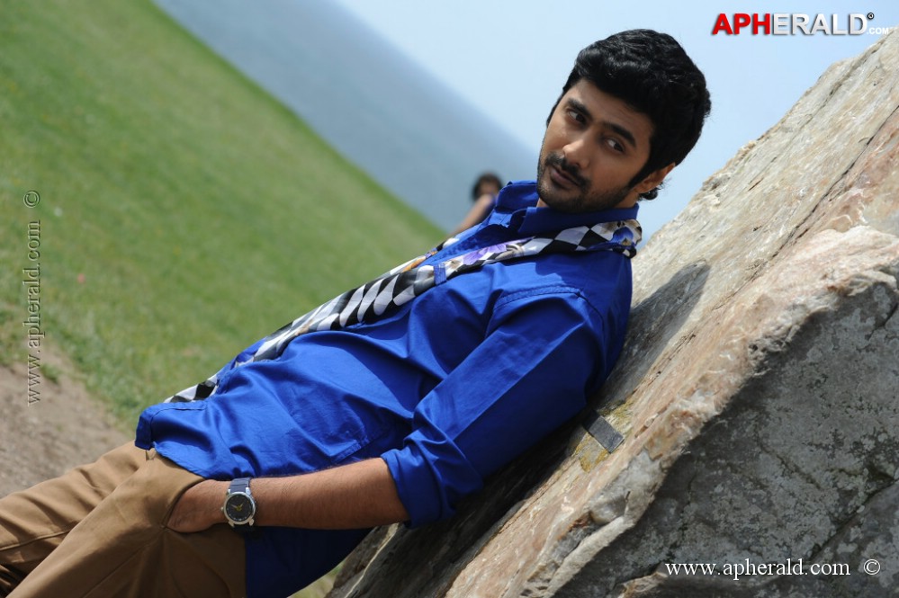 Nenem Chinna Pillana New Stills