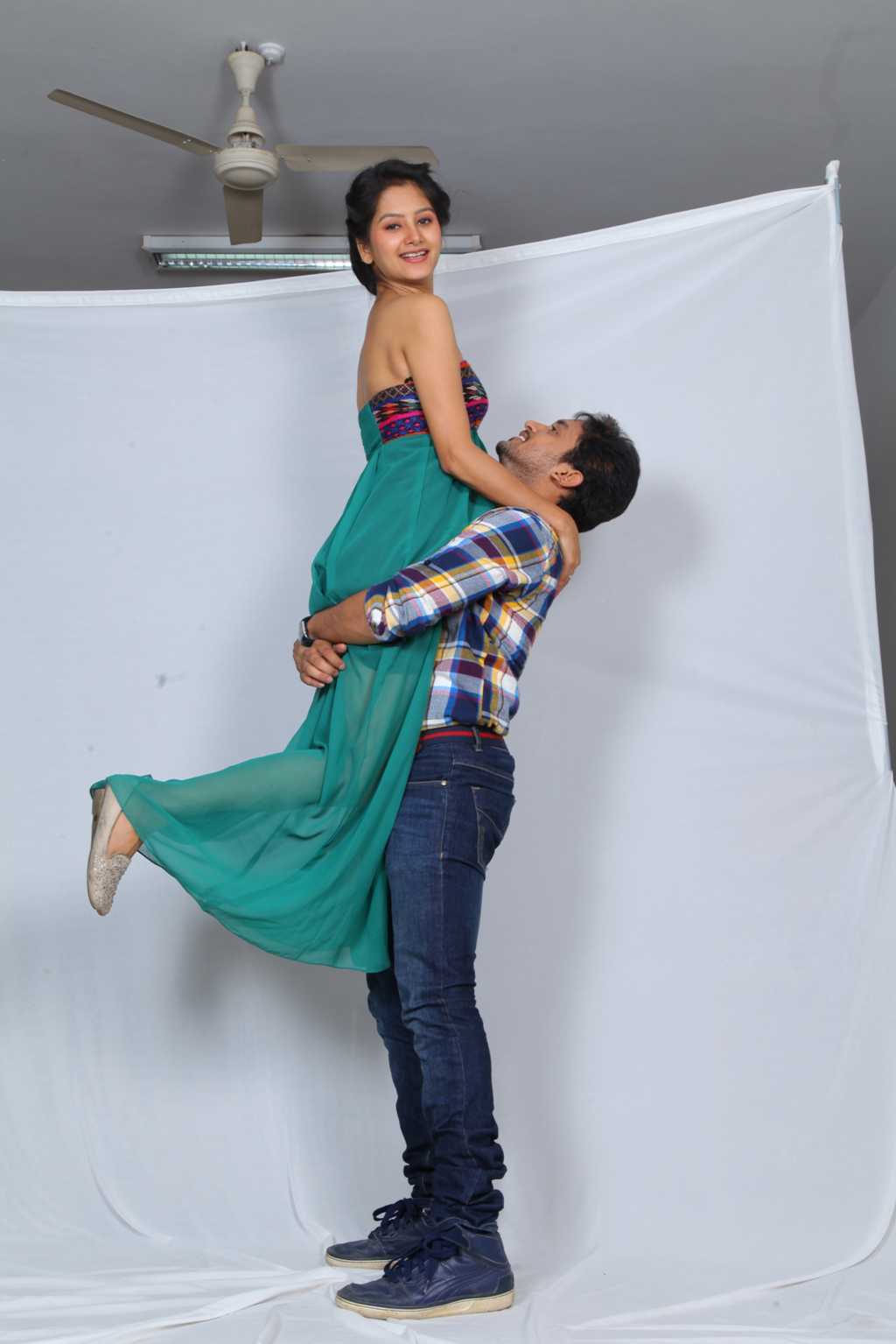 Oh Cheliya Naa Priya Sakhiya Movie latest Stills