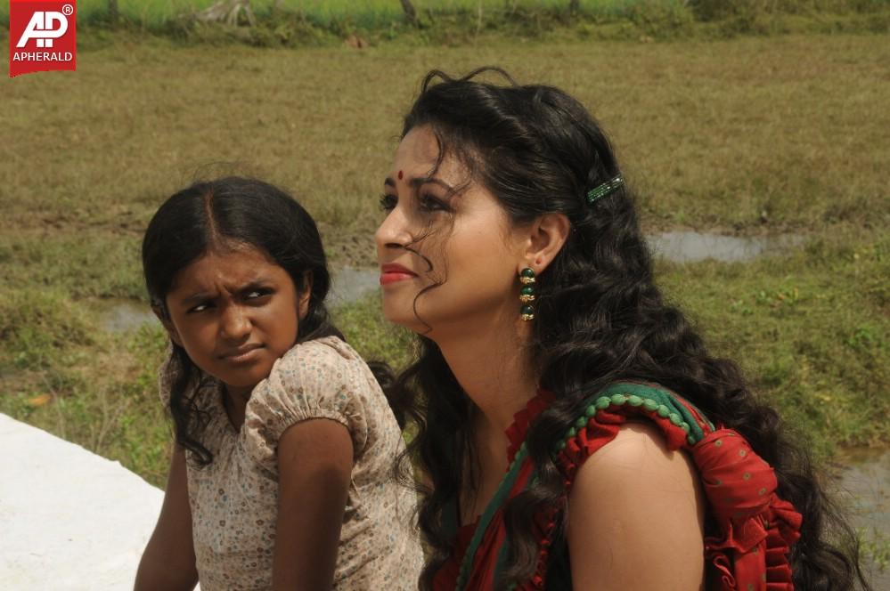 Oka Rathri Movie Spicy Pics
