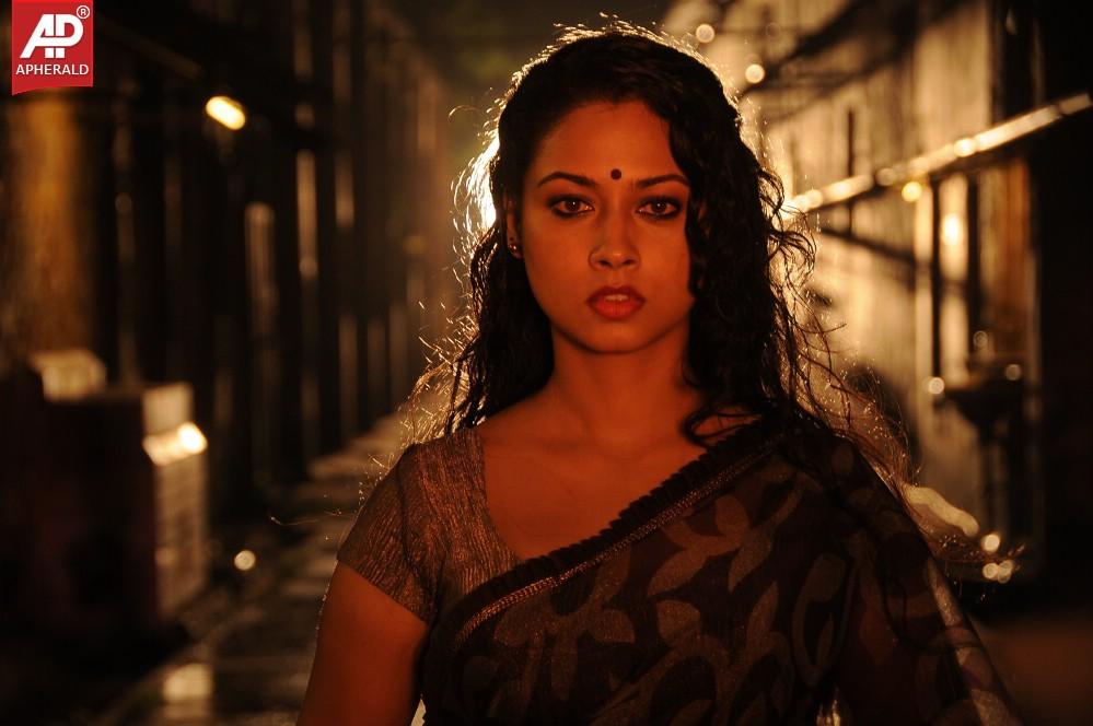 Oka Rathri Movie Spicy Pics