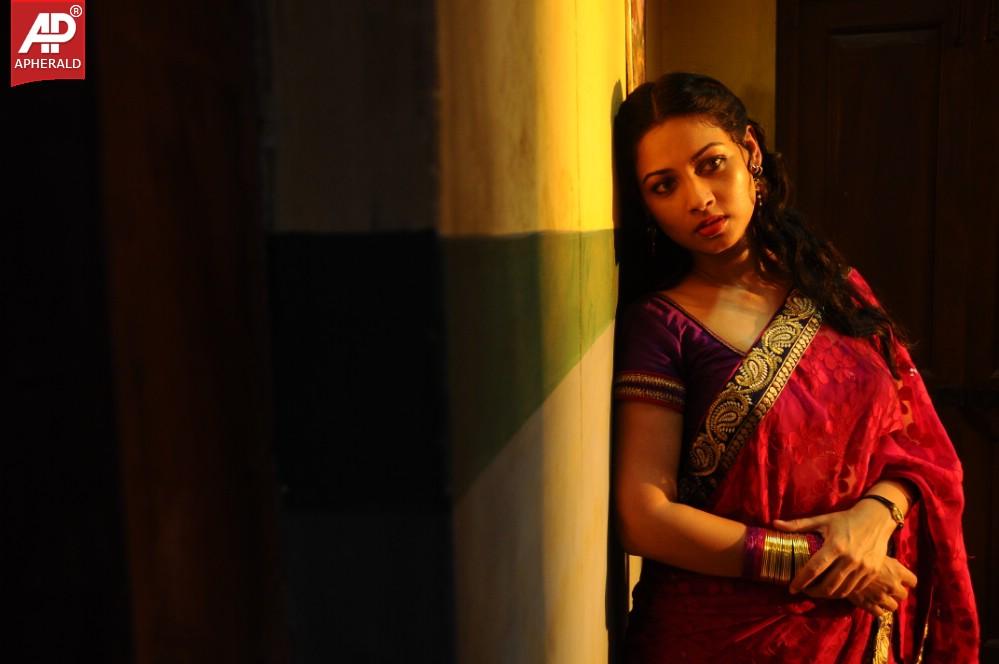 Oka Rathri Movie Spicy Pics