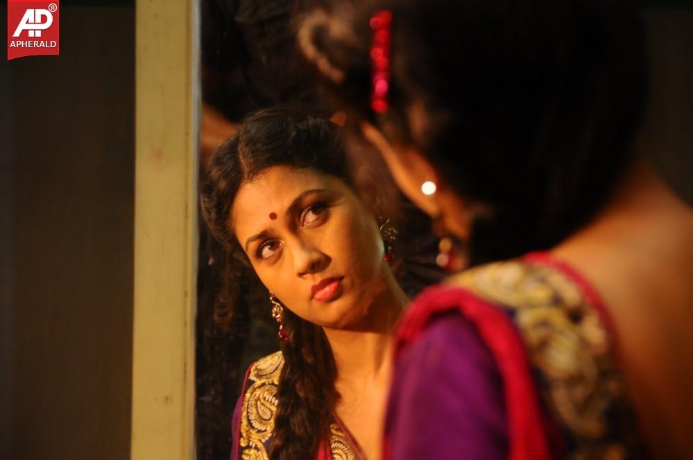 Oka Rathri Movie Spicy Pics