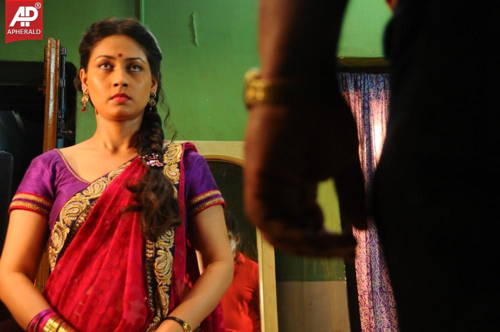 Oka Rathri Movie Spicy Pics