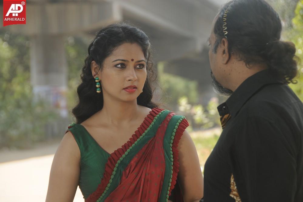 Oka Rathri Movie Spicy Pics