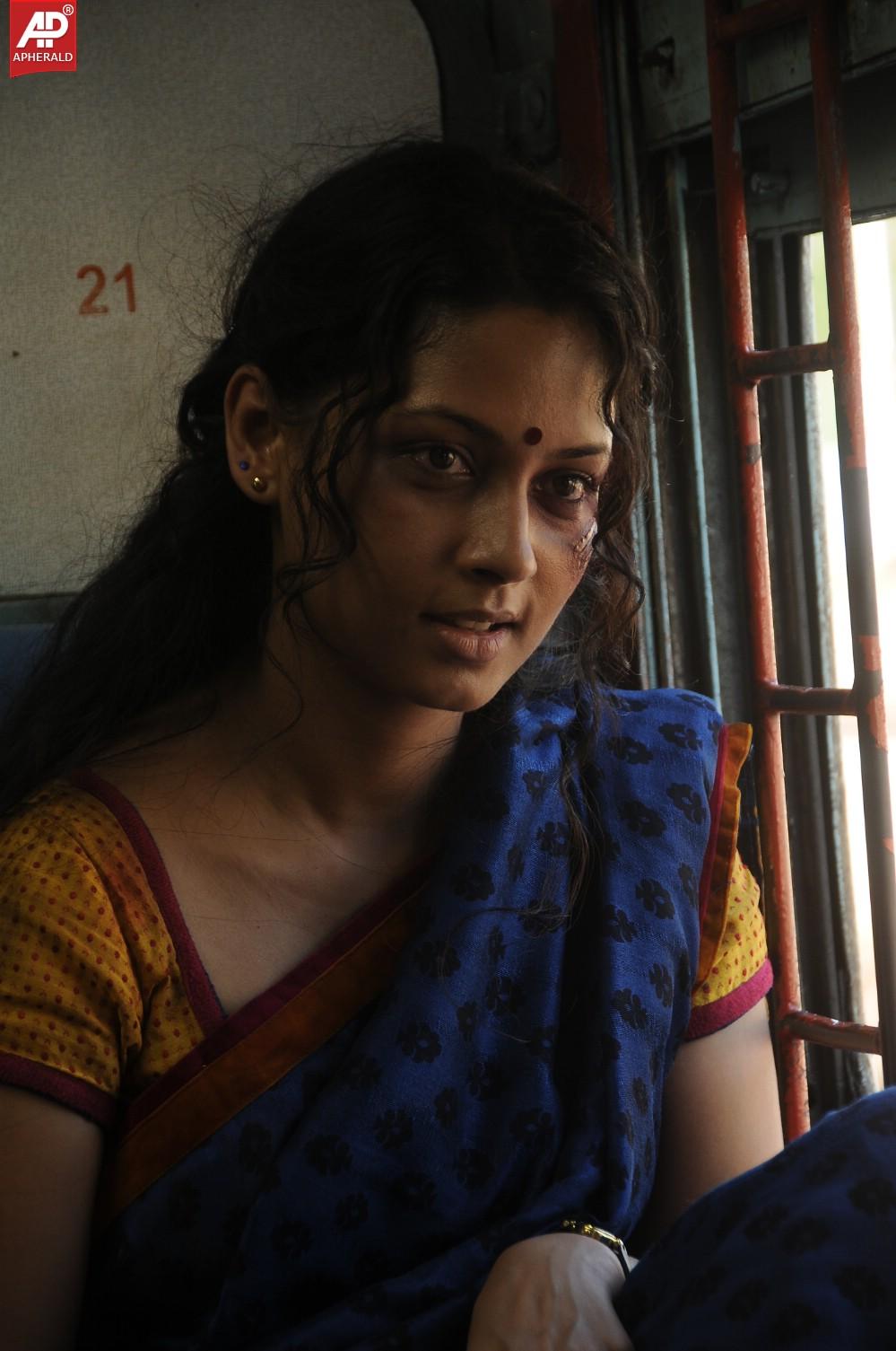 Oka Rathri Movie Spicy Pics