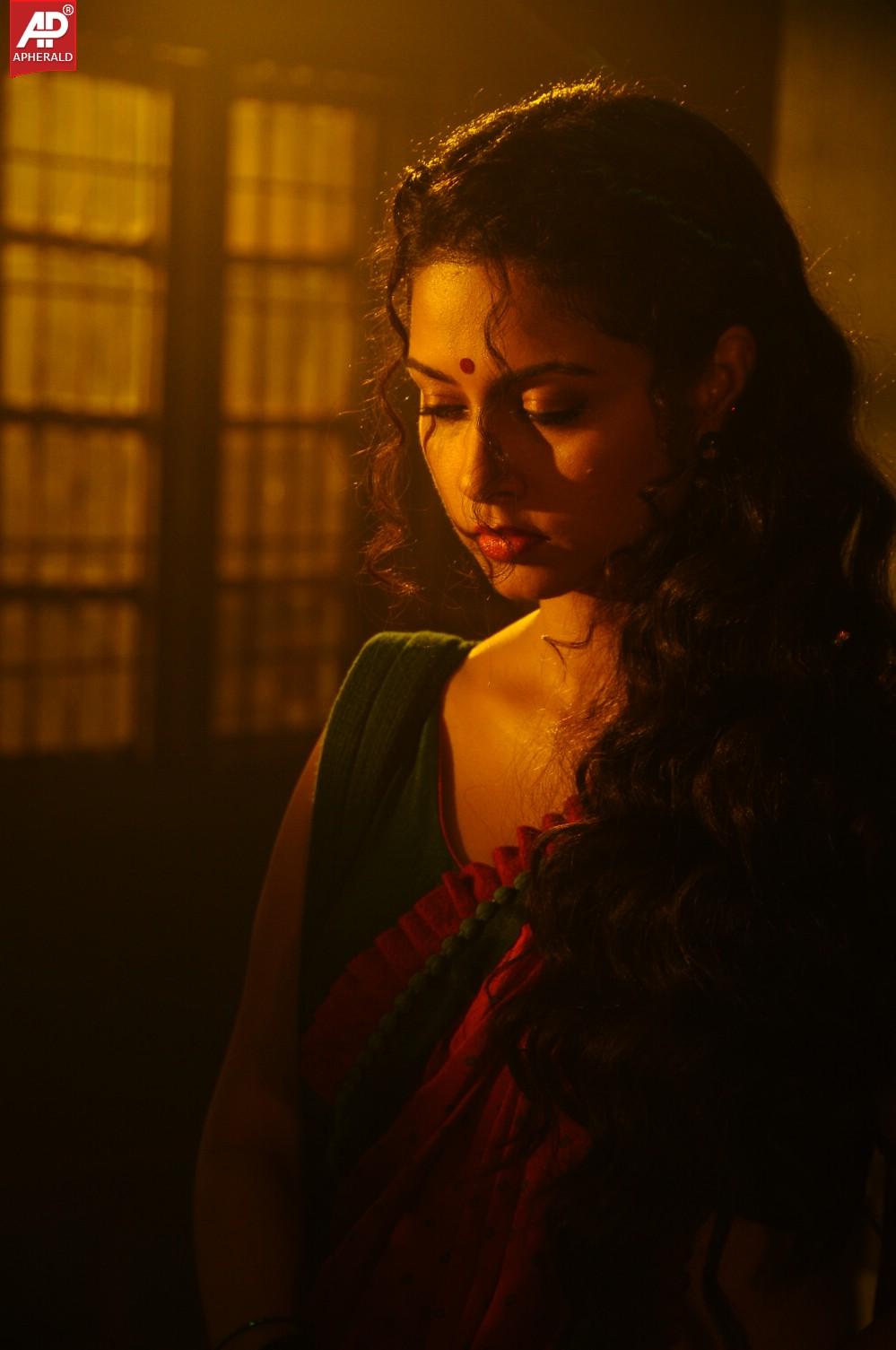 Oka Rathri Movie Spicy Pics