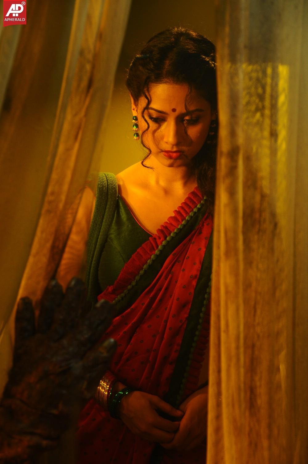 Oka Rathri Movie Spicy Pics