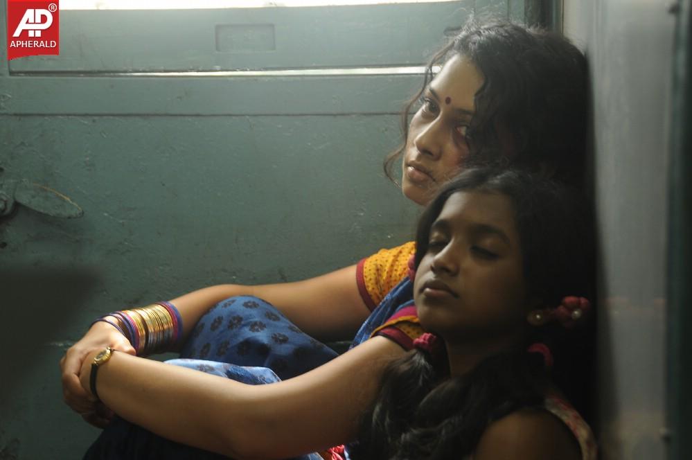 Oka Rathri Movie Spicy Pics