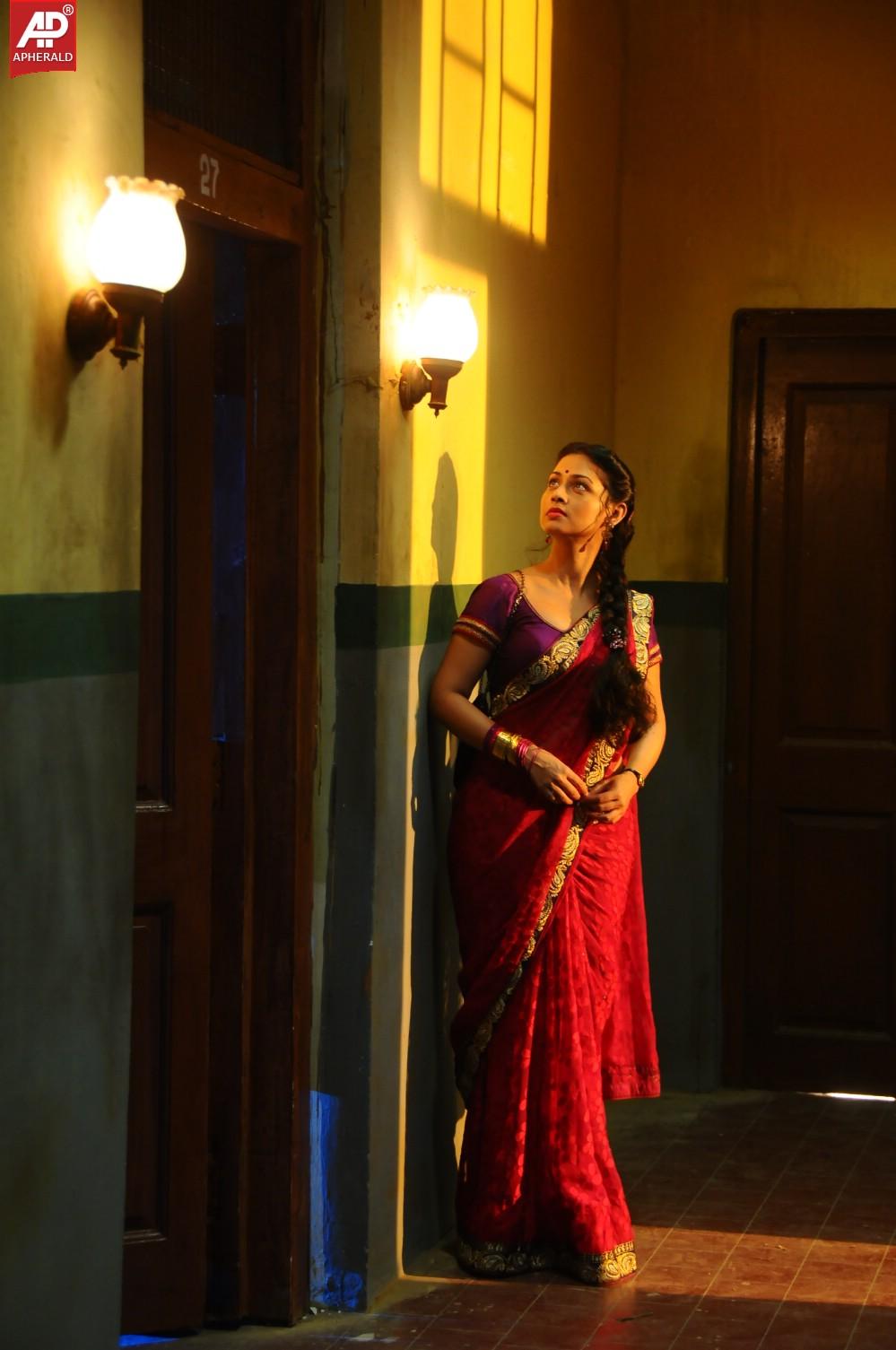 Oka Rathri Movie Spicy Pics