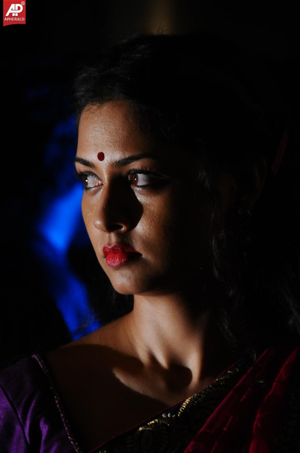 Oka Rathri Movie Spicy Pics