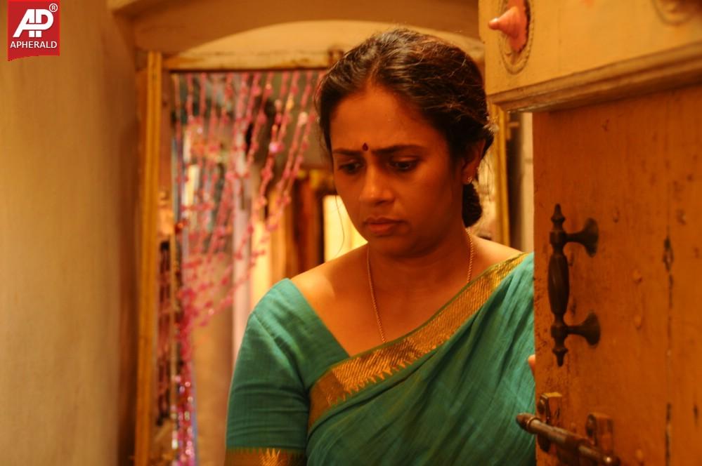 Oka Rathri Movie Spicy Pics
