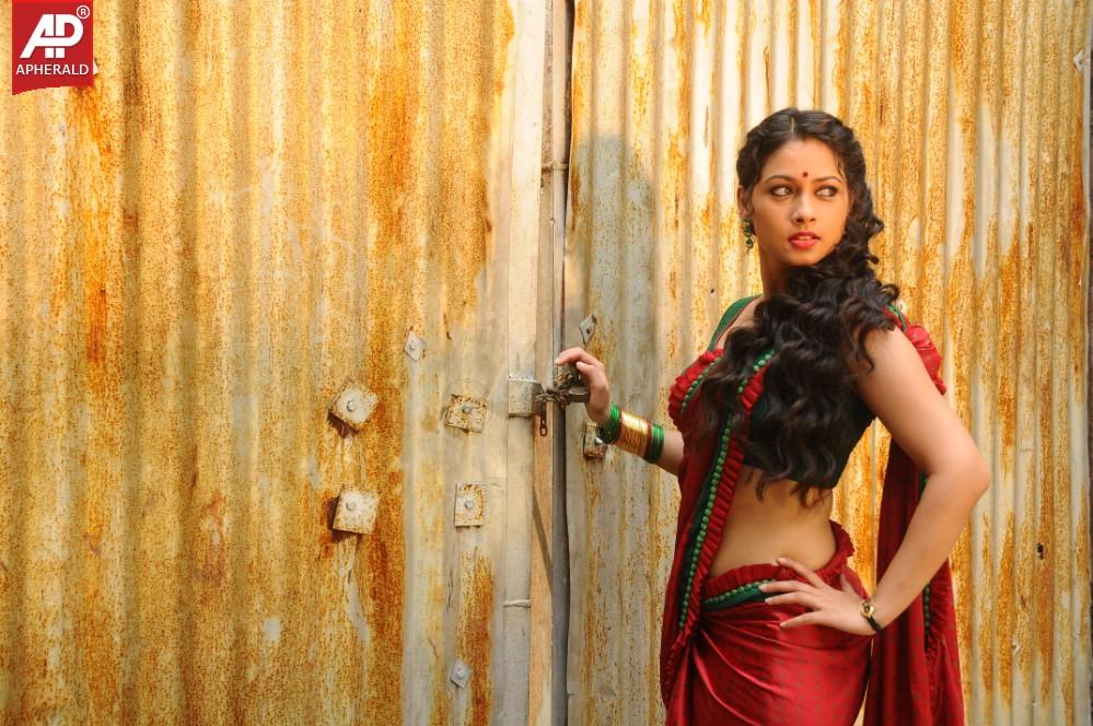 Oka Rathri Movie Spicy Pics