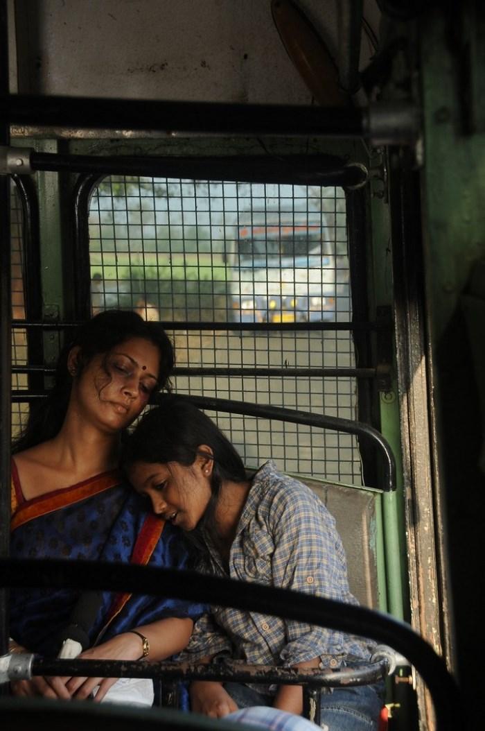 Oka Rathrilo Iddaru Ammayilu Movie Stills