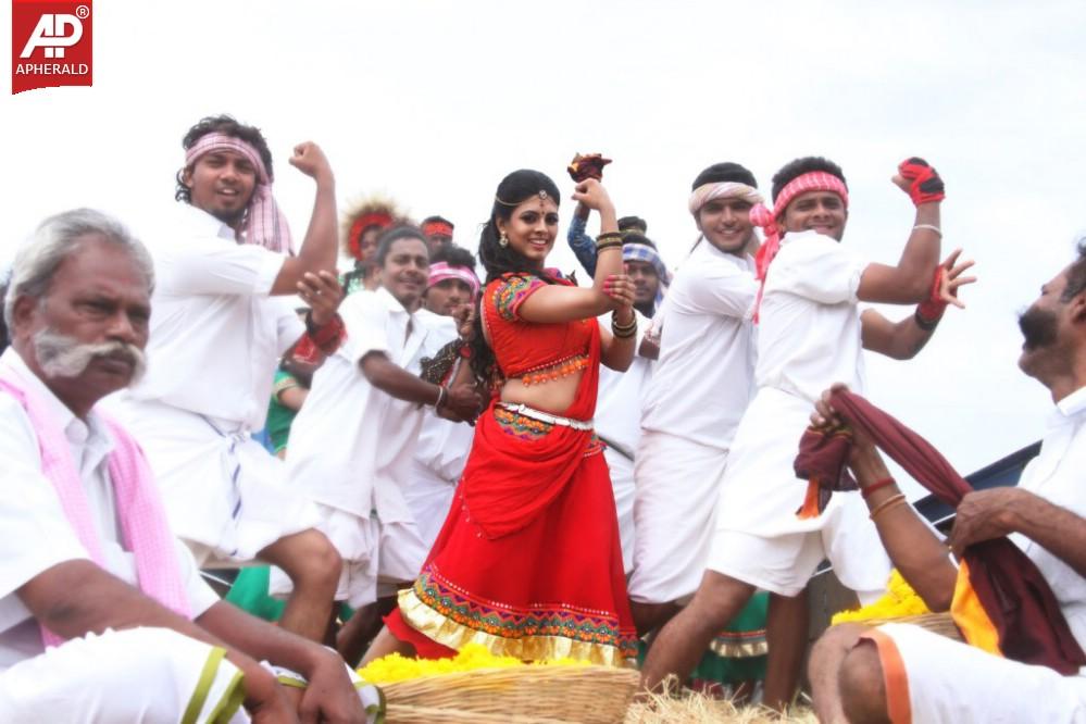 Oru Oorla Rendu Raja Movie latest Stills