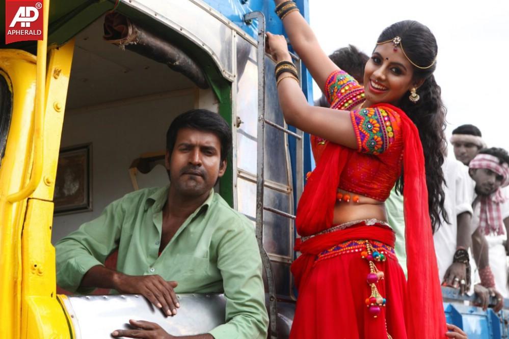 Oru Oorla Rendu Raja Movie latest Stills