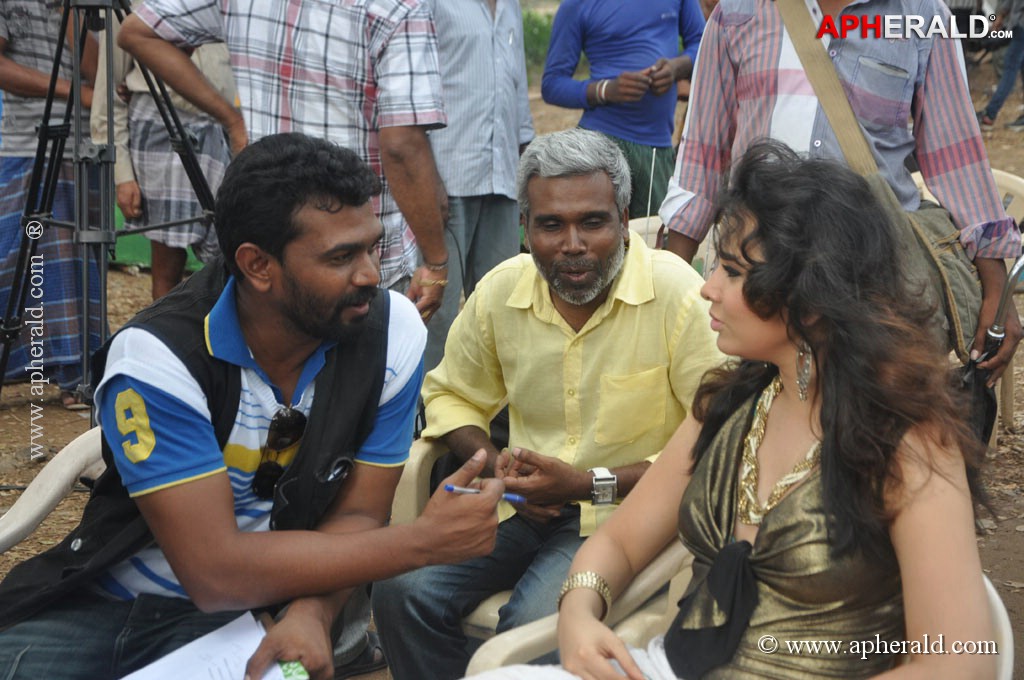 Padam Pesum Tamil Movie Shooting Spot
