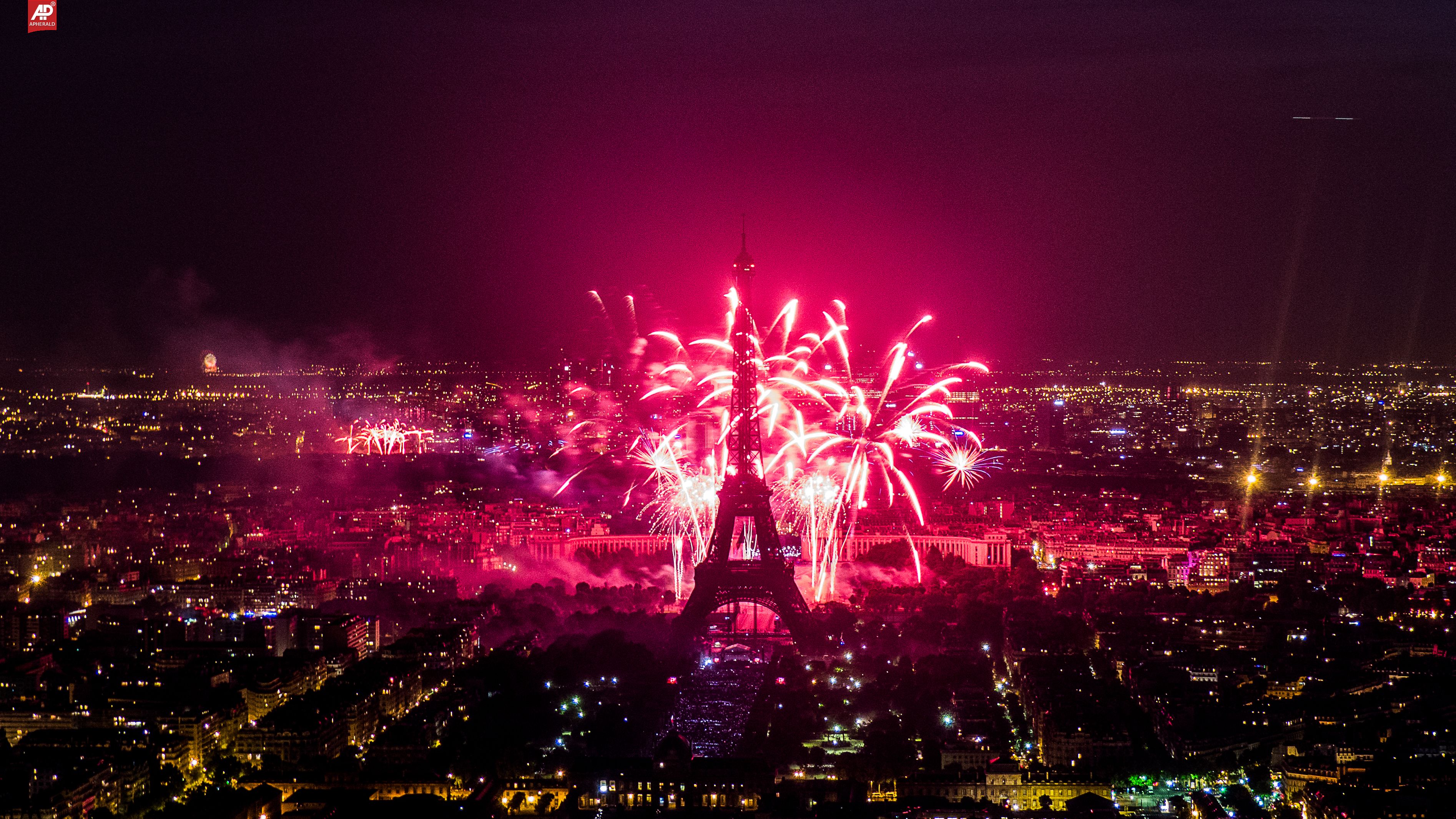 FEEL GOOD : Paris Eiffel Tower Photos