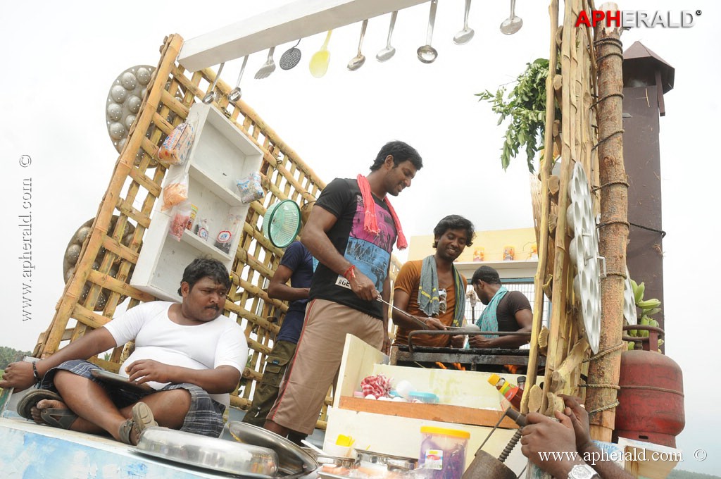 Pattathu Yaanai Movie Stills
