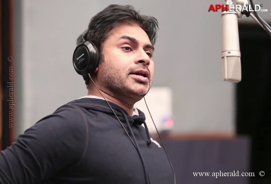 Pawan Kalyan's Kaatam Rayudu Song Making