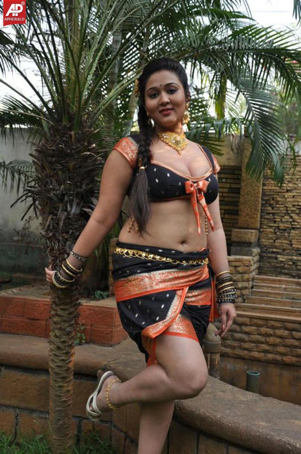 Peddalaku matrame Movie Hot Pics