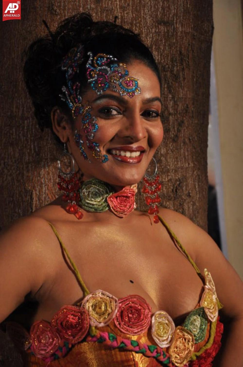 Peddalaku matrame Movie Hot Pics