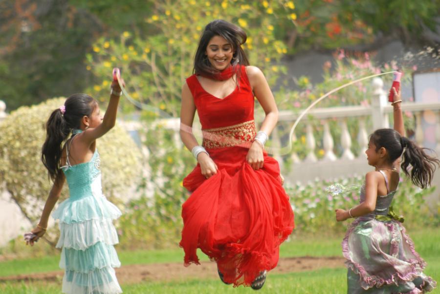 Pilla Nuvvu Leni Jeevitham Movie HD Stills