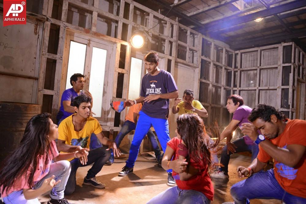 Pora Pove Movie Latest Photos