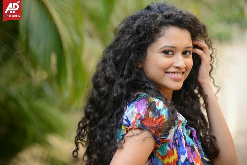 Pora Pove Movie Latest Photos