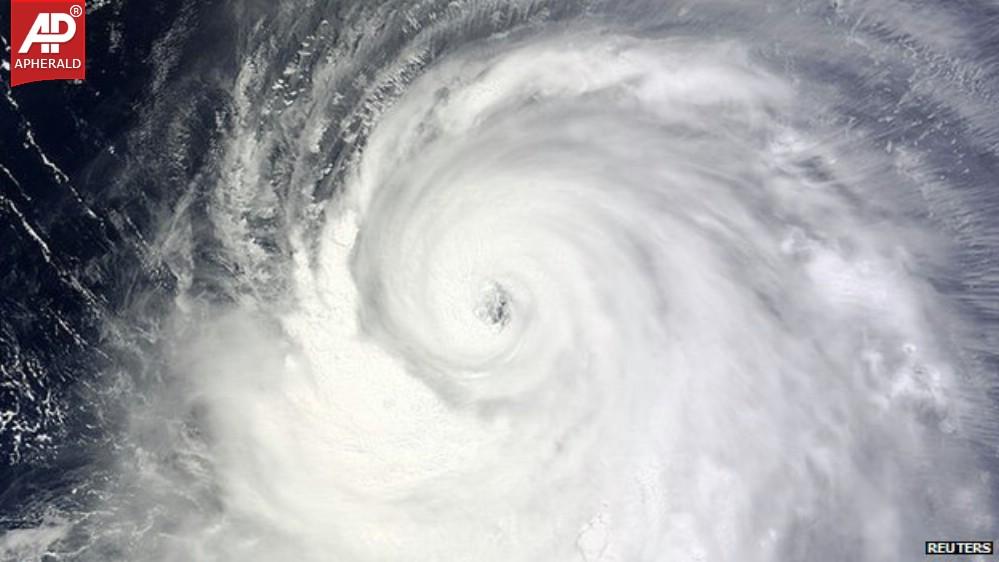 Powerful Typhoon Neoguri Lashes Japan Pics