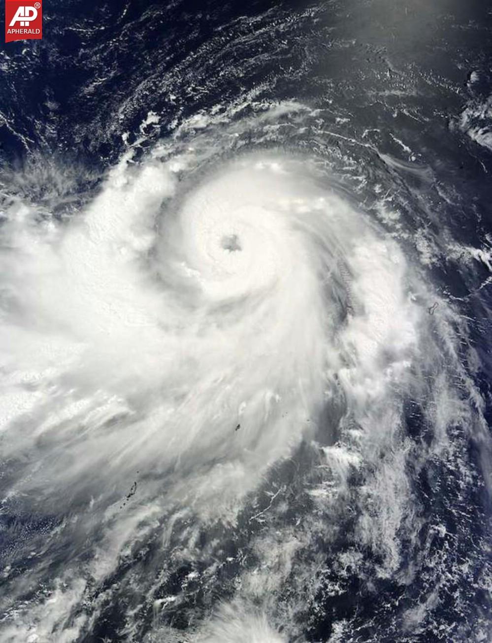 Powerful Typhoon Neoguri Lashes Japan Pics