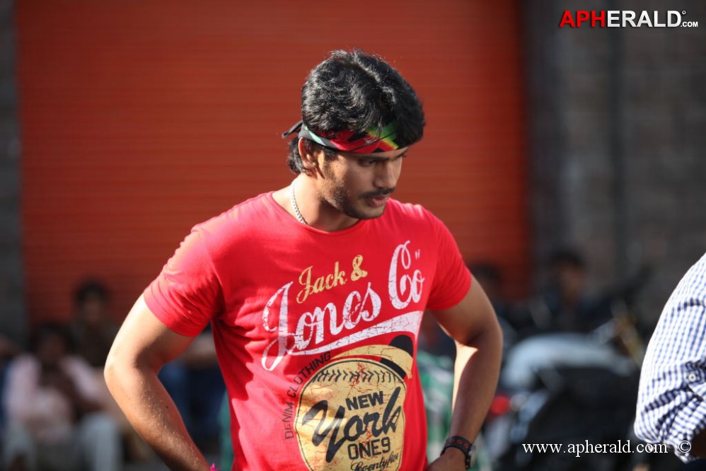 Pranaya Veedhullo Movie Working Stills