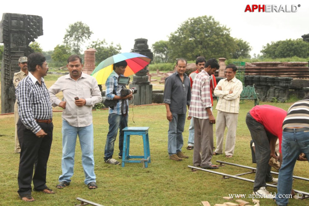 Pranaya Veedhullo Movie Working Stills