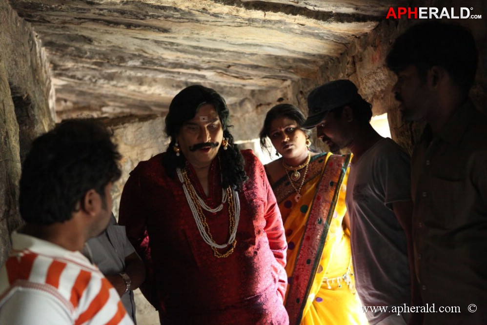 Pranaya Veedhullo Movie Working Stills