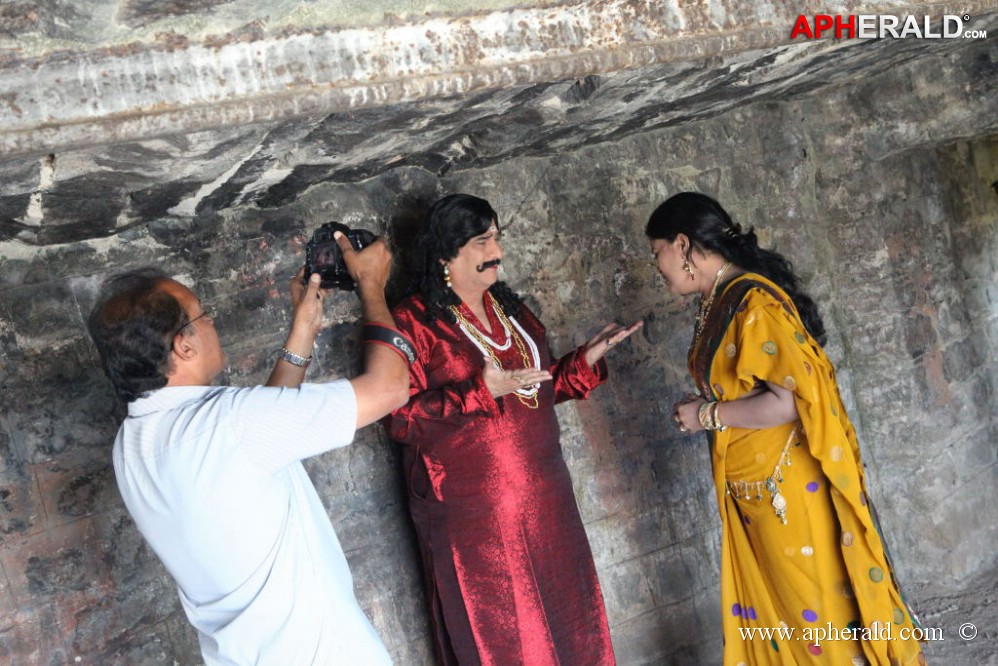 Pranaya Veedhullo Movie Working Stills