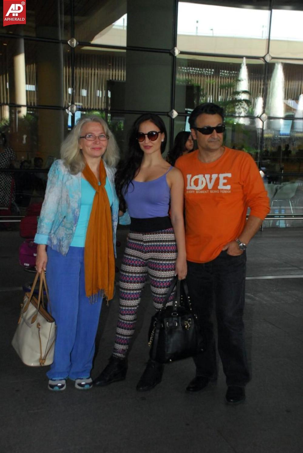 Priyanka Chopra Returns from Abu Dhabi