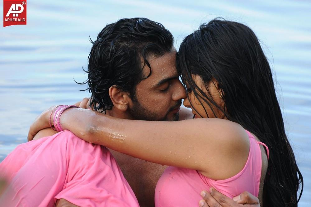 Punnami Rathri Movie Hot Images