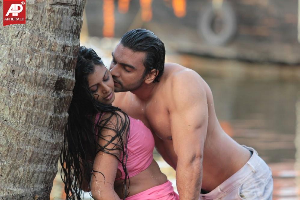 Punnami Rathri Movie Hot Images