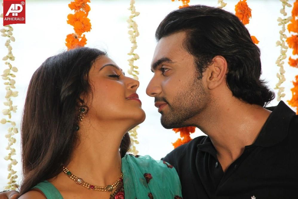 Punnami Rathri Movie Hot Images