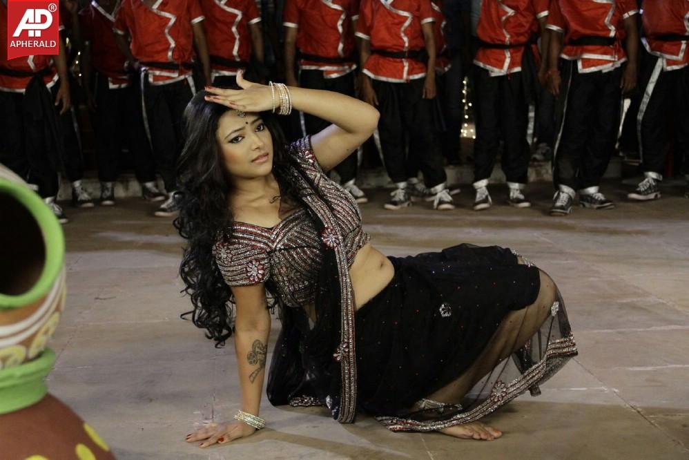 Punnami Rathri Movie Hot Images