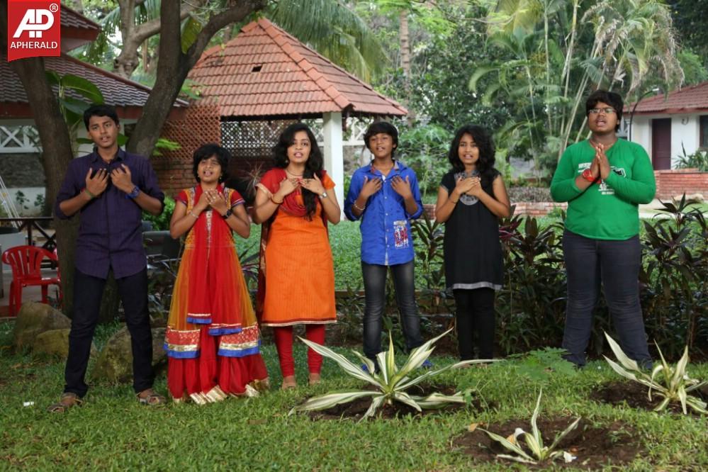 Puthiyathor Ulagam Seivom Movie Stills