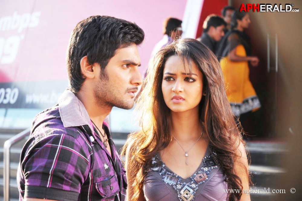 Pyar Mein Padipoyane New Photos