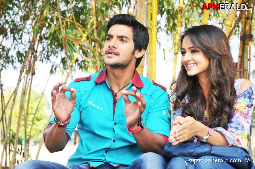 Pyar Mein Padipoyane New Photos