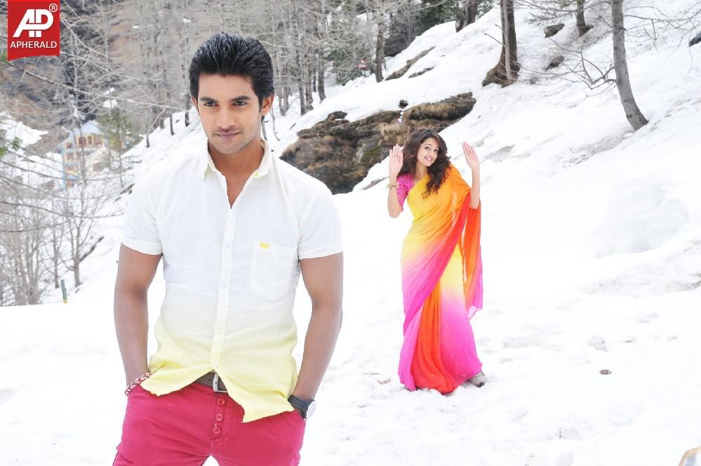 Pyar Mein Padipoyane New Stills