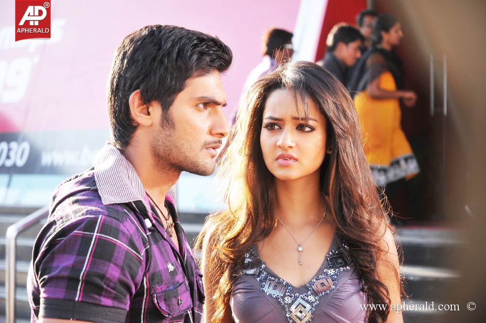 pyarmein padipoyane stills