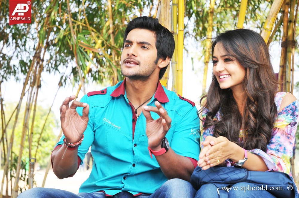 pyarmein padipoyane stills