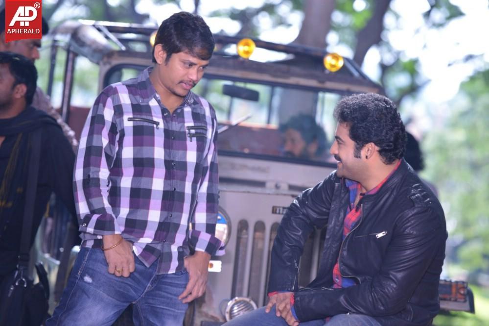 Rabhasa Movie Working Photos