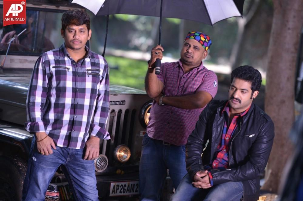 Rabhasa Movie Working Photos