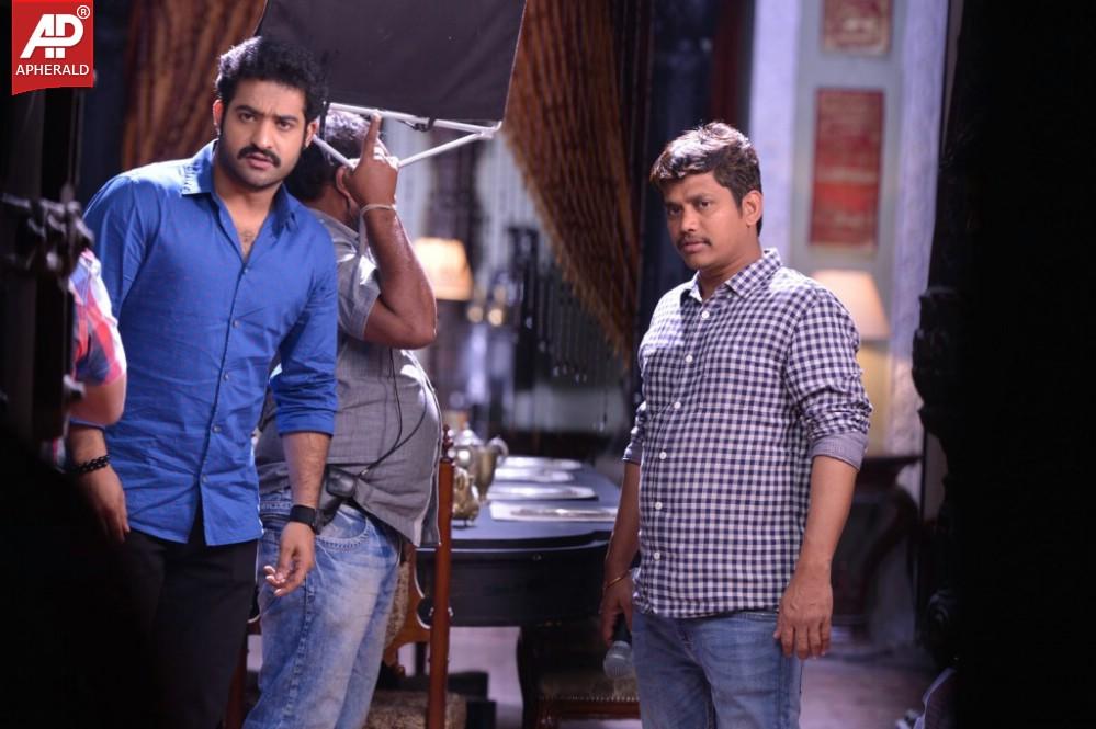 Rabhasa Movie Working Photos