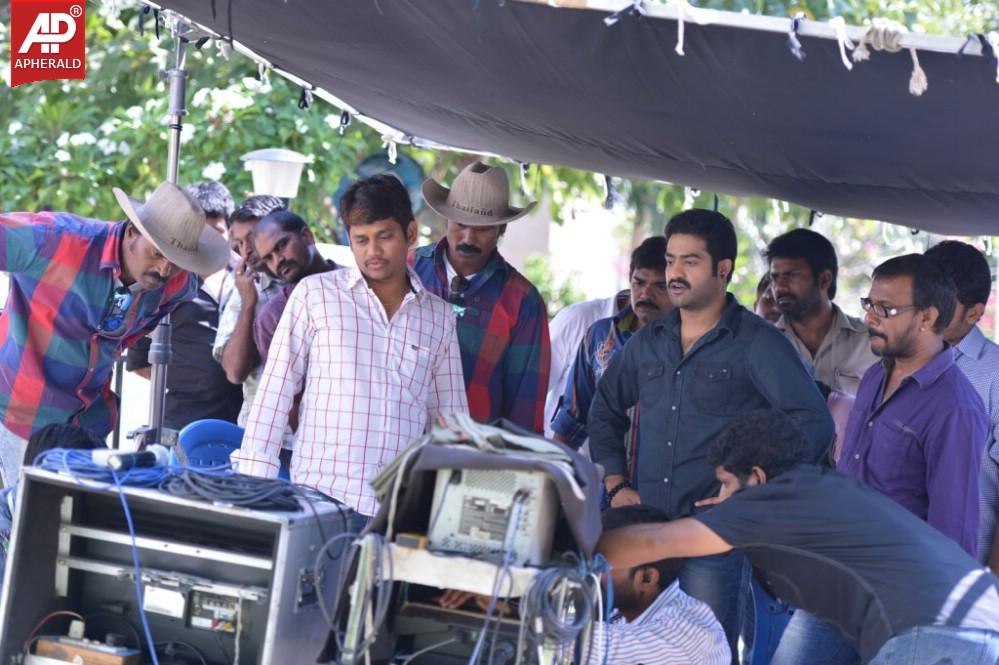 Rabhasa Movie Working Photos